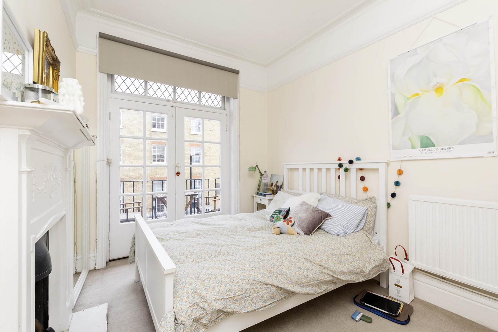 Three double bedrooms, two bathrooms, high ceilings and a spacious lounge. Melcombe Court, Dorset Square, Baker Street